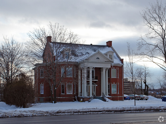 Building Photo - 1040 Lake Ave