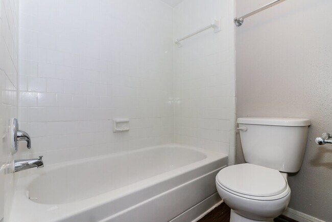 Building Photo - 6527 La Violetta Dr