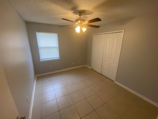 Building Photo - 2591 Malibu Cir