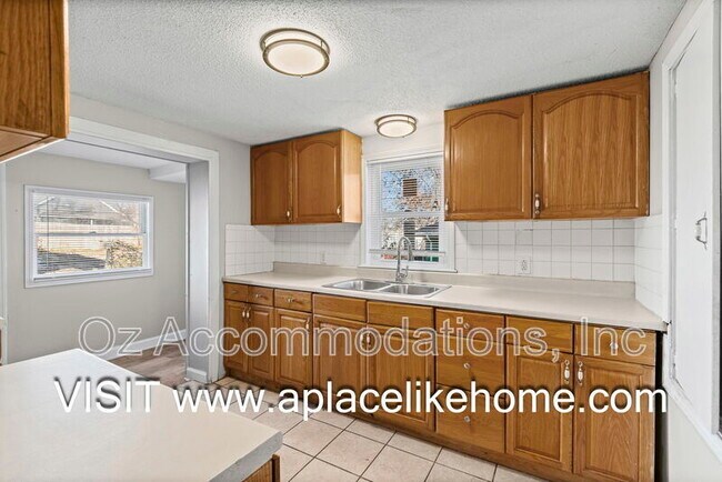 Building Photo - 2936 Stewart Ave