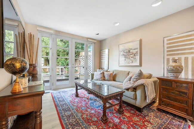 Building Photo - 2552 Hyde St