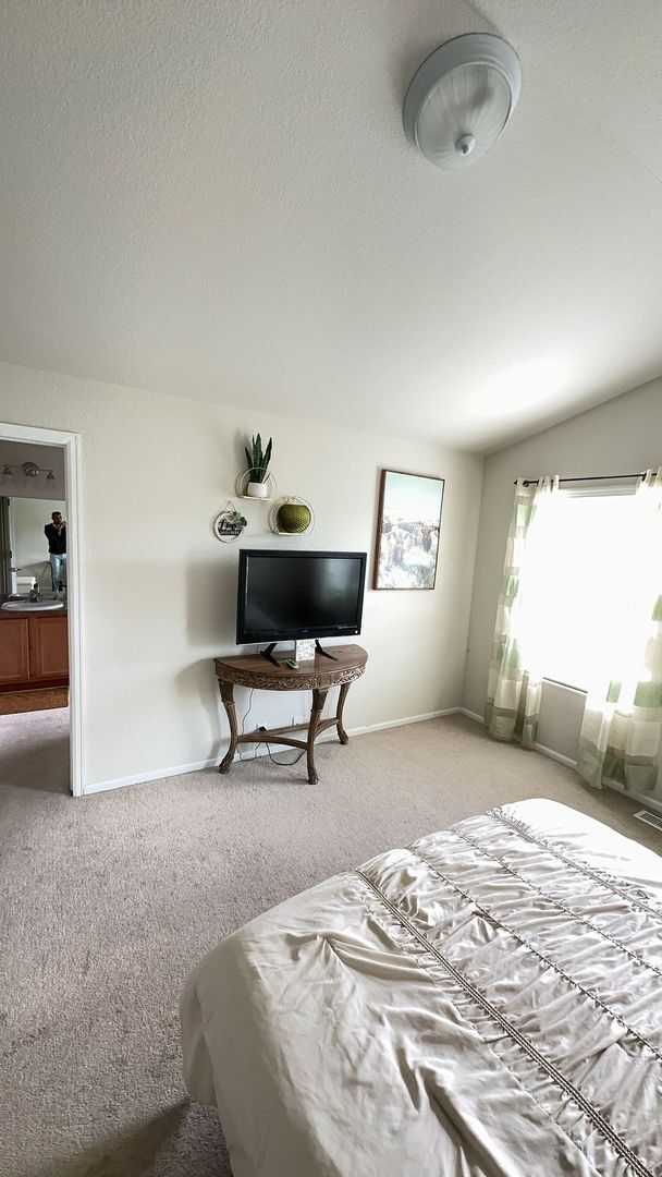 Building Photo - 7632 Sandy Springs Point