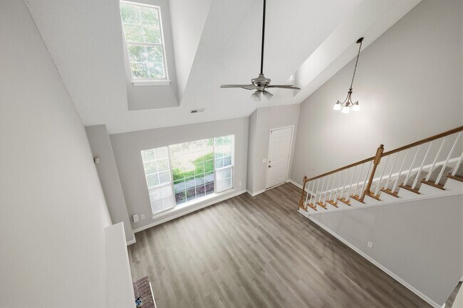 Building Photo - 3378 Chadbury Dr NW