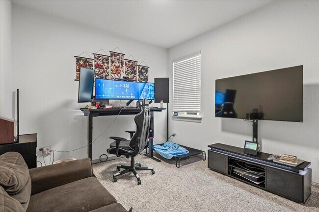 Building Photo - 3001 Egan Dr