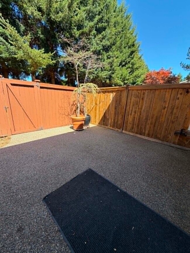Building Photo - 6634 Millstone Ln SE