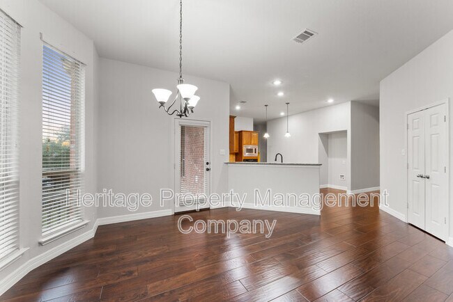 Building Photo - 11 Sable Valley