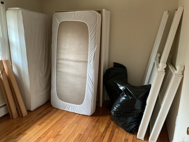 Building Photo - 38 Garden Ln