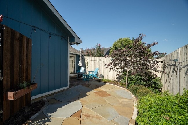 Building Photo - 1425 Thistlewood Ln