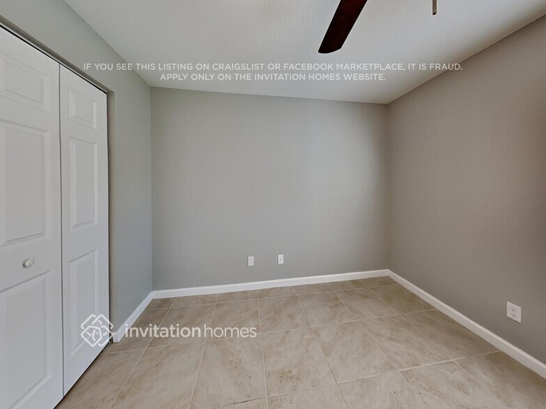 Building Photo - 529 NW Floresta Dr