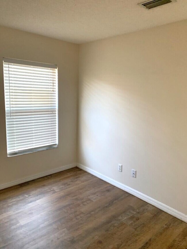 Building Photo - 3520 Egret Dr
