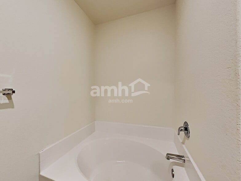 Building Photo - 12331 Carlson Valley