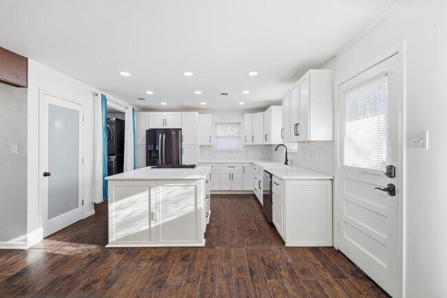 Building Photo - 106 N 9th St