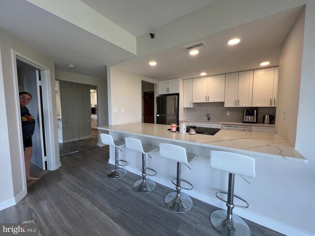 Building Photo - 1530 Key Blvd
