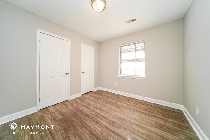 Building Photo - 495 Split Rail Dr