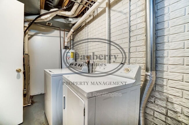 Building Photo - 3704 Willow Run Dr