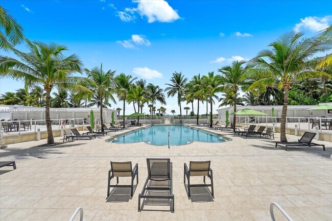 Building Photo - 4925 Collins Ave