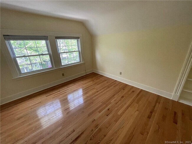 Building Photo - 174 Mansfield St