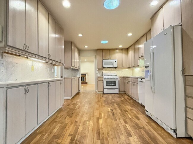 Building Photo - 3BD/2BA - Charming Home in Sunnyvale with Spacious Backyard