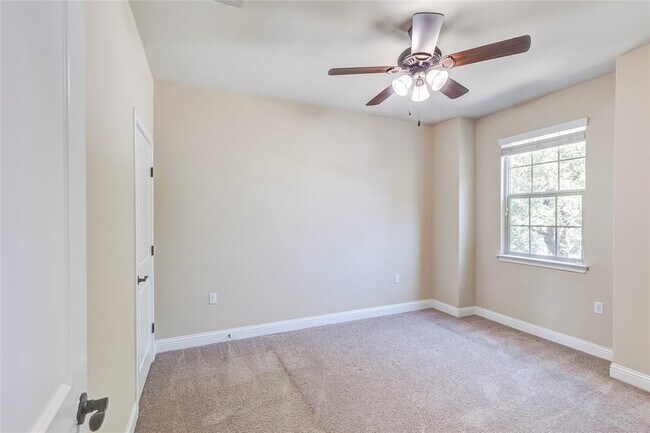Building Photo - 16009 Jeffs Ln