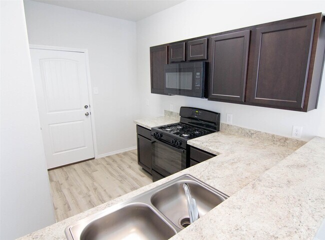 Building Photo - 24331 Amaldi Ct