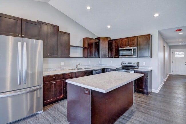 Building Photo - 1333 Blue Jay Pl