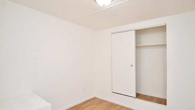 Building Photo - 334 N 83rd St