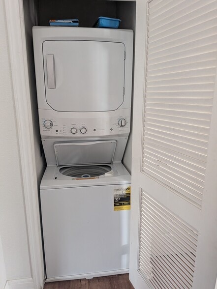 In unit laundry - 3956 Texas St