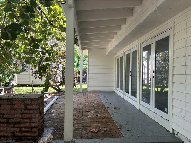 Building Photo - 6395 SW 42nd Terrace