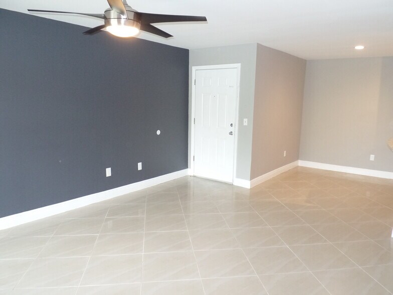 Building Photo - 1255 SW 46th Ave