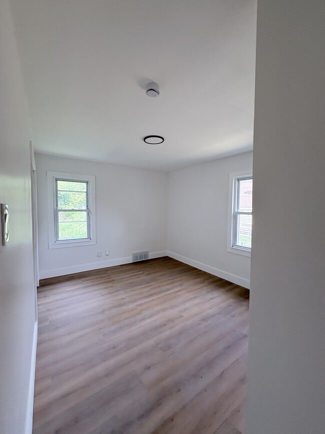 Building Photo - 59 N Lynn St
