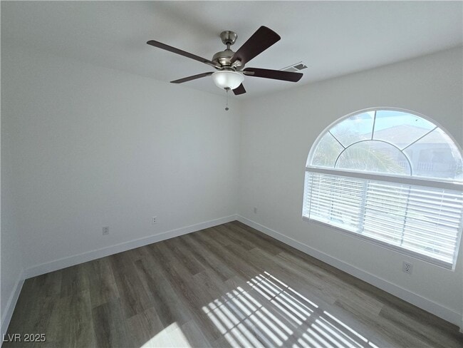 Building Photo - 8528 W Gilmore Ave