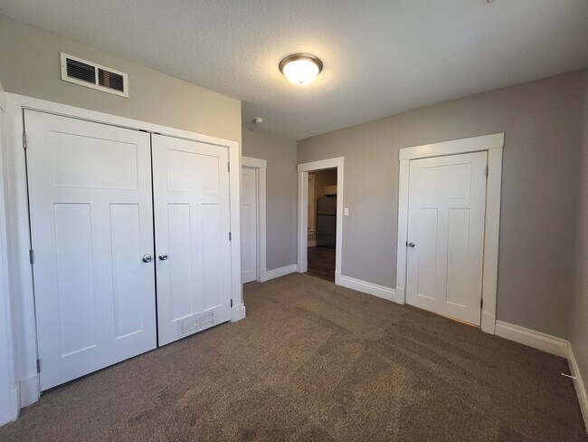 Building Photo - Spacious corner lot home with great natural light!