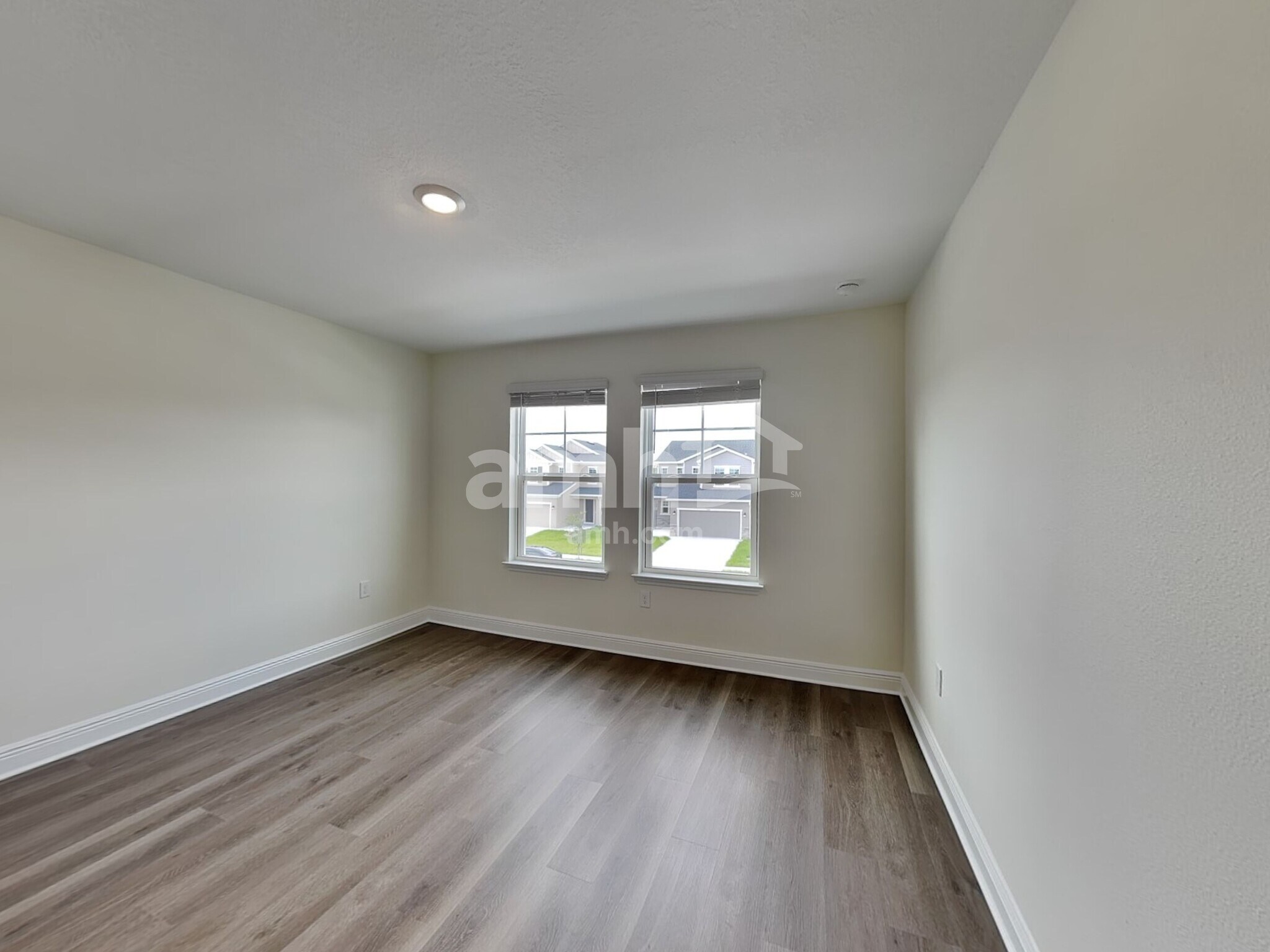 Building Photo - 5943 Pinewood Ests Dr