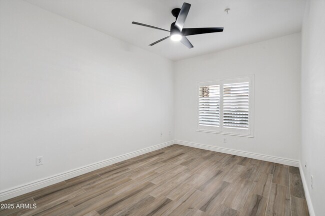 Building Photo - 5450 E Deer Valley Dr