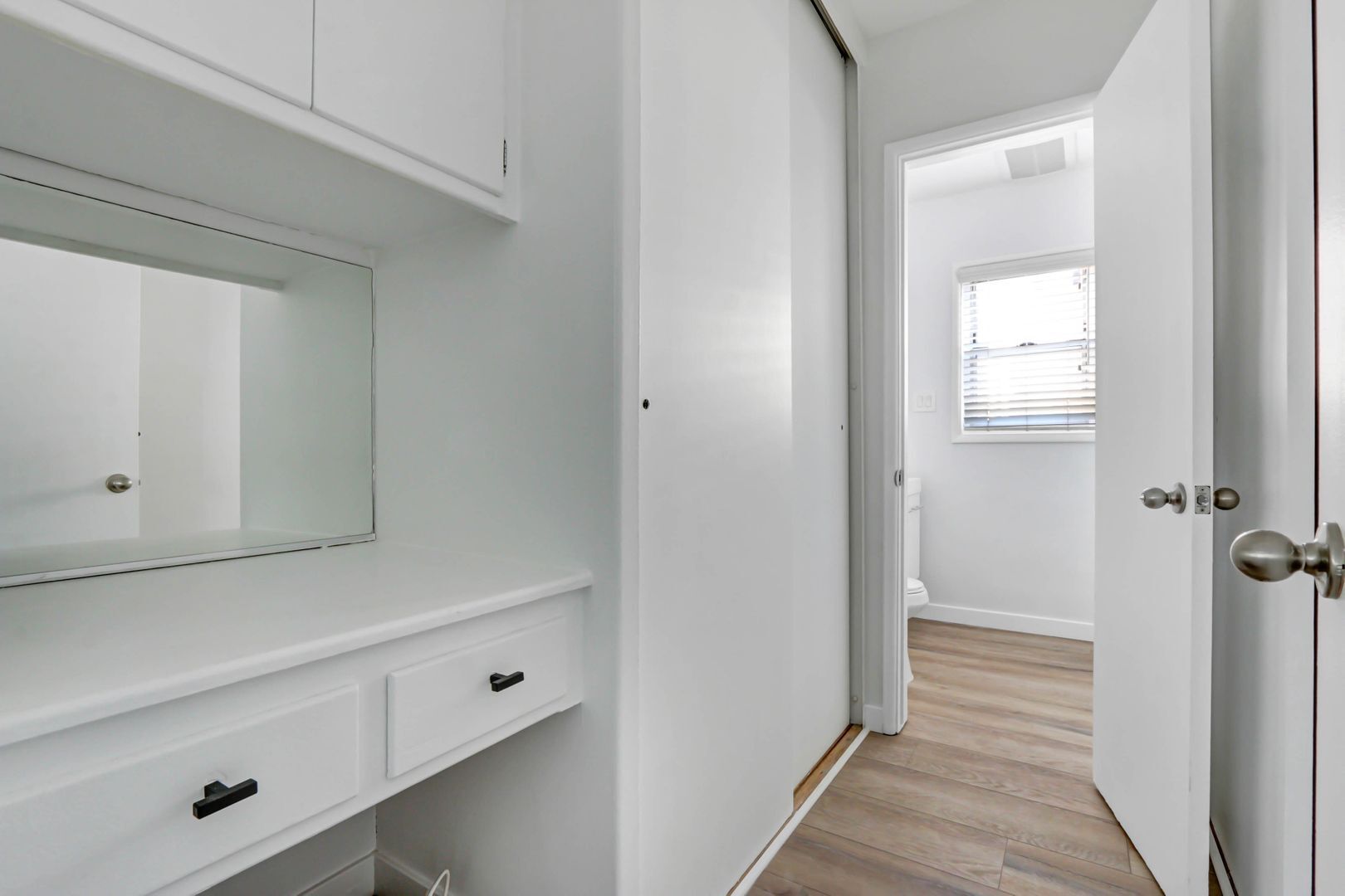 Building Photo - 300 California Ave