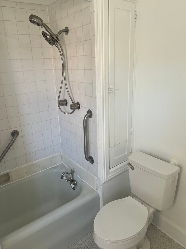 Building Photo - 4429 Victoria Park Dr