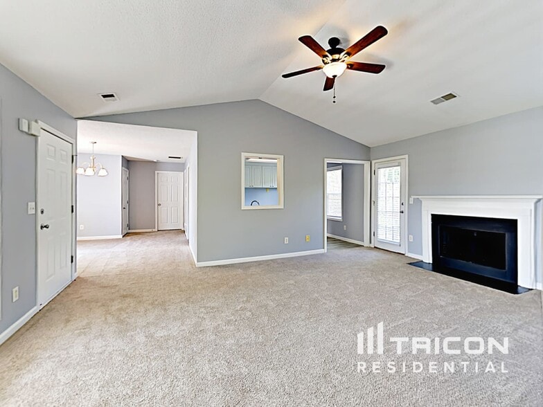 Building Photo - 623 Bowling Ln