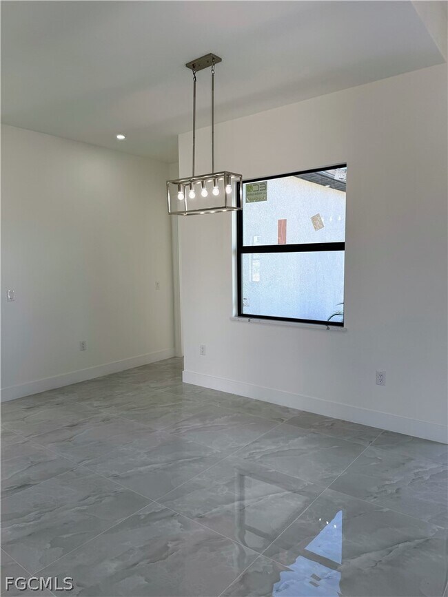 Building Photo - 735 Worth Ave S