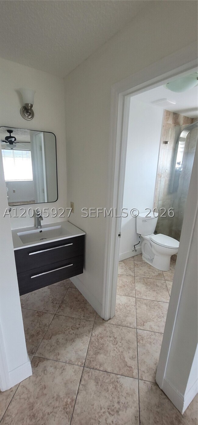 Building Photo - 3254 W 70th St