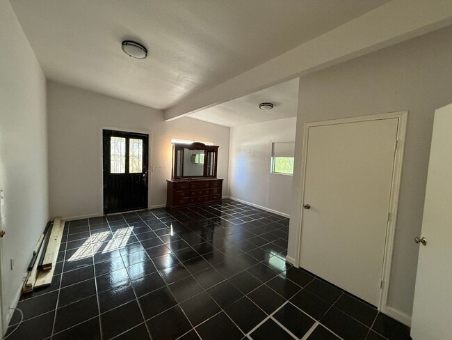 Building Photo - Palm Heights