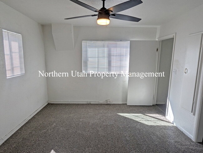 Building Photo - 1 Bed, 1 Bath, New Carpet