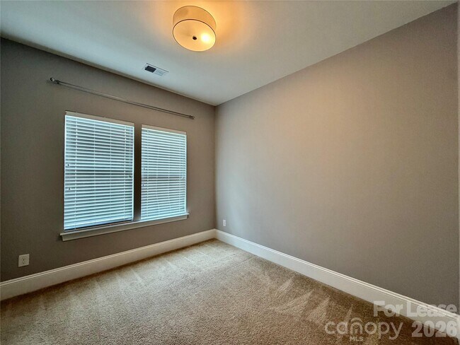 Building Photo - 10141 Loch Lomond Dr