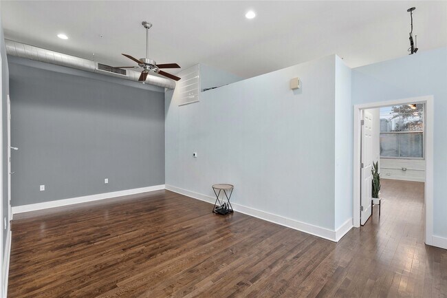 Building Photo - 1312 Live Oak St