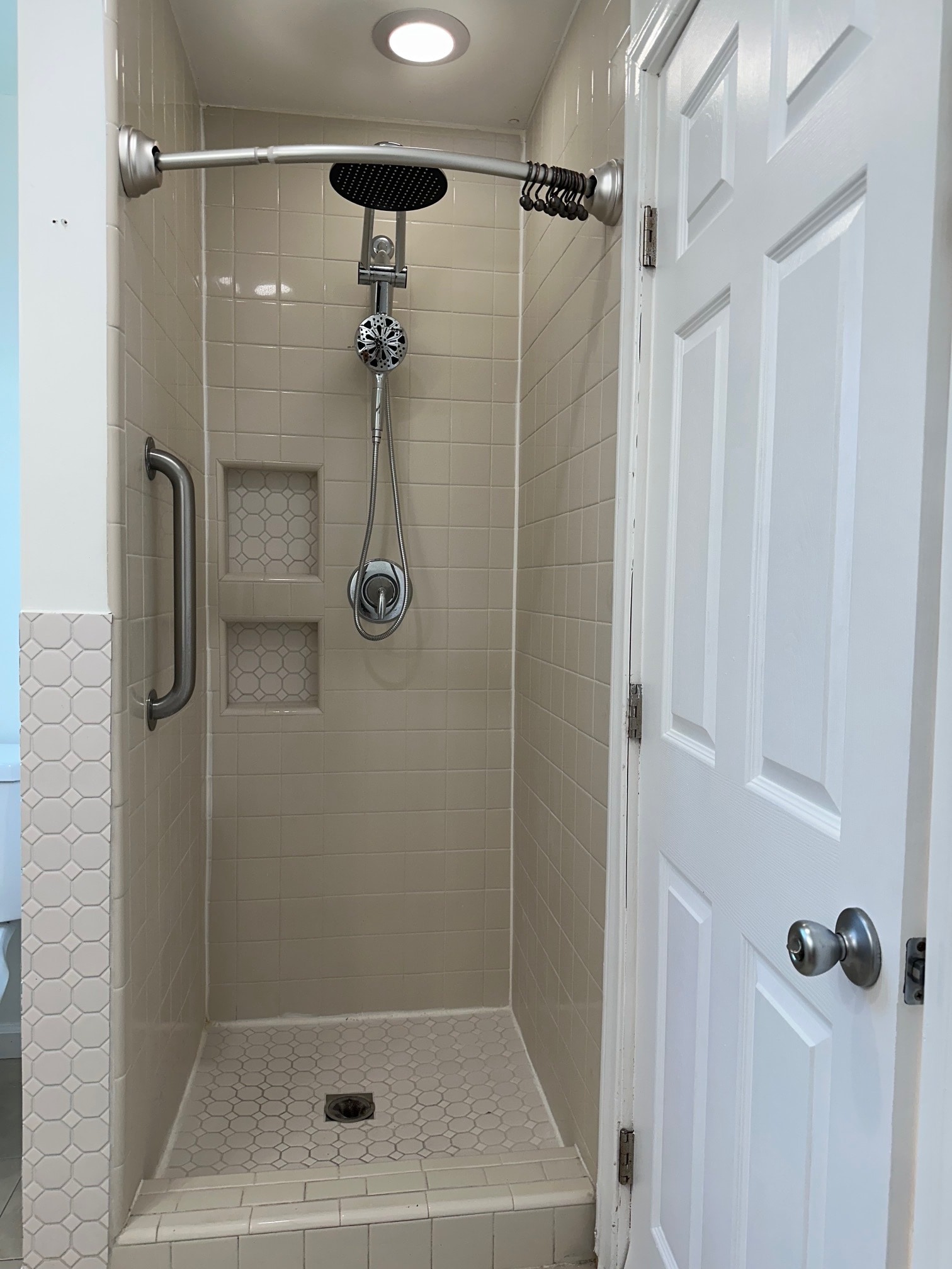 Master bathroom - 11828 State St