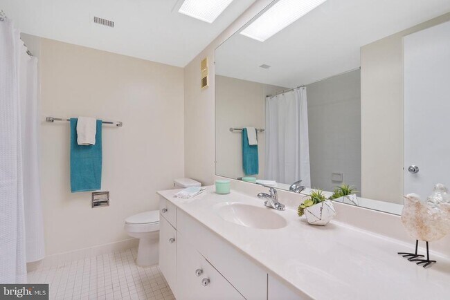 Building Photo - 1016 S Wayne St