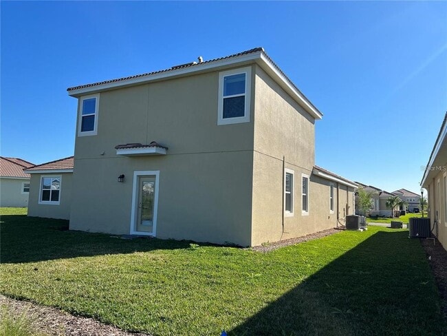 Building Photo - 8855 Fallen Oak Dr