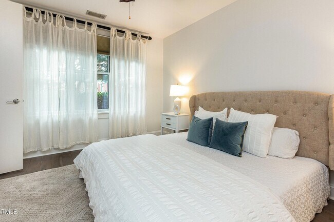 Building Photo - 616 N Boylan Ave