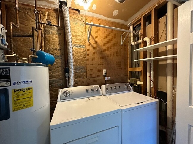 Building Photo - Charming 3 Bedroom/2.5 Bathroom Townhome with Attached Garage in Reisterstown, MD!