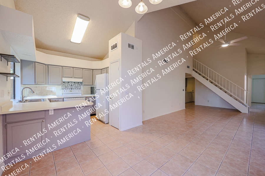 Building Photo - 4683 W Ivanhoe St