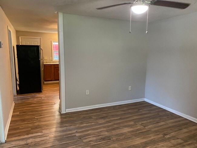 Building Photo - Available to Show **Holiday Move-in Special**$500 off the first full month's rent!